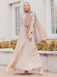 Sehingga busana sejenis gamis bisa menjadi pilihan yang terbaik bagi wanita. 40 Model Baju Gamis Modern Dan Kekinian Update 2021 Hai Gadis