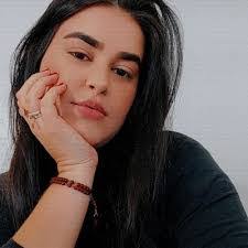 Larissa Silva's Instagram, Twitter & Facebook