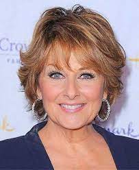 Photo Gallery Of Short Hairstyle For 50 Year Old Woman Cheveux Courts Coupe De Cheveux Coiffure