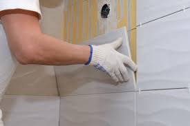 Mit malerkrepp, reparaturkleber und fliesenlack. Fliesenschaden Auswechseln Oder Reparieren