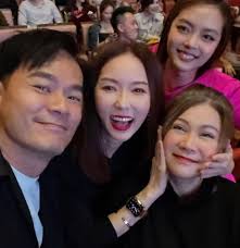 Local Stars Turn Up In Full Force For Hong Huifang At The Premiere Of Her  Movie Ajoomma