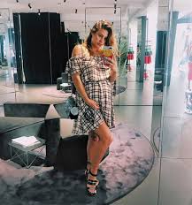 Questa è la domanda che da diversi giorni si pongono i suoi numerosi followers. Beatrice Valli Sognava Nozze Col Pancione La Proposta Non E Arrivata Gossip It