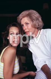 Jamie lee curtis was born on november 22, 1958 in santa monica, california to her parents janet leigh and tony curtis. Jamie Lee Curtis At Home With Mother Janet Leigh1978 C 1978 Gunther Image 6082 0126 Most Iconic Images Of The 20th Century Mptv Images