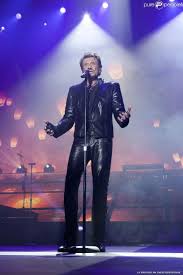 Manuel Valls Son Epouse Anne Gravoin Sur Scene Avec Johnny Hallyday Johnny Hallyday Photo Johnny Hallyday Concert