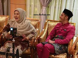 In the name of sendayu tinggi, there is a prayer, which are seni, dayung, and tinggi wawasan. Perkahwinan Anak Lelaki Usahawan Bonda Rozita Ibrahim Di Dewan Perdana Felda Kuala Lumpur