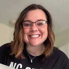 Ellie Pierce's Instagram, Twitter & Facebook