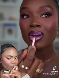 Exploring the Melinda Gordon Aesthetic: Style and Inspiration