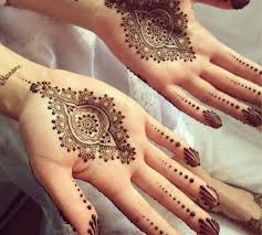 Untuk kamu yang mempunyai jiwa seni tinggi bisa gambarlah pola berbentuk tangan dan mulailah mendesain henna dengan motif sederhana. 225 Gambar Motif Henna Tangan Sampai Kaki Mudah Dan Simpel