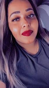 Elizabeth Tosh's Instagram, Twitter & Facebook