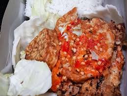 Aku menyertakan resep ayam geprek supaya kamu makin semangat meracik. Ayam Geprek Juara Sambel Korek Cilincing Lengkap Menu Terbaru Jam Buka No Telepon Alamat Dengan Peta