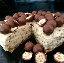 Using a food processor blitz 400g maltesers into crumbs. Maltesers Eistorte