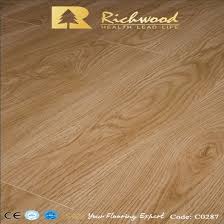 Maybe you would like to learn more about one of these? Chine 12 3mm E1 Hdf Ac4 Resistant A L Eau De Chene Pearl Lamine Stratifie En Bois Le Plancher En Bois Acheter Planchers Lamines Sur Fr Made In China Com