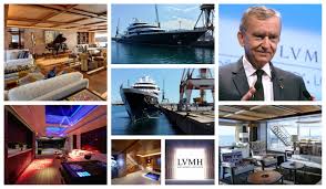 His yacht symphony was built at feadship. Imperia Attracca Nel Porto A Oneglia Symphony Lussuoso Yacht Di Bernard Arnault Proprietario Di Louis Vuitton E Dior Le Immagini