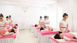A Guide To Becoming A College Beauty Lecturer | Aoc Jobs
