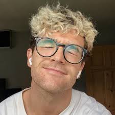 Limited edition “Broke” merch just dropped! Only 100 items available! Grab  em quick! Liiiink in biooooo!!! Wooooo 💜