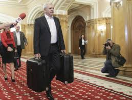 În luna aprilie, dragnea a solicitat judecătoriei sectorului 5 să fie eliberat mai devreme din penitenciar, susţinând că a îndeplinit fracţia necesară de 2/3 din pedeapsă, „este disciplinat şi dă dovezi temeinice de îndreptare, pe tot parcursul executării pedepsei a avut un. Liviu Dragnea Eliberat Decizia Este DefinitivÄƒ Stiri Diaspora