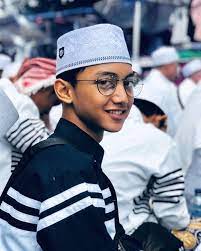 Dan itupun mempuan para jamaah terhibur dengan jawaban abah saat ditanya oleh salah satu jamaah 710 Ide Gus Azmi Di 2021 Fotografi Remaja Gambar Fotografi