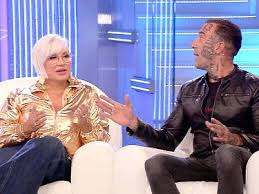 Oggi su canale 5 ha inizio pomeriggio cinque, il noto show pomeridiano condotto da barbara d'urso, che. Pomeriggio 5 Barbara D Urso Sgrida I Suoi Due Ospiti In Diretta Non Fate I Pagliacci Libero Quotidiano