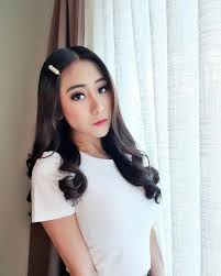 In her report, ayu thalia said that she experienced persecution on friday, august 27, 2021, at 23.00 wib at a car showroom in pluit, jakarta utara. 6k1snurqrlixgm