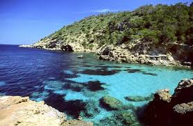 Ibiza Cala Xuclar O Xucla Xucla Uno Scorcio Blu Tra Le Alte Scogliere Ibiza Spagna Ibiza Isole Baleari