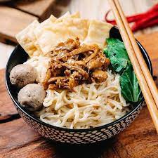 Masukkan mie dan sawi hijau ke dalam mangkok, kemudian aduk bersama dengan bumbu hingga merata. Resep Mie Ayam Jawa Asli Bumbu Cara Membuat Mie Ayam Jawa Enak 2021 Askcaraa