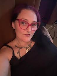 Hello, I'm Heather, 39 from the US. I love making new friends and learning  about their stories. Please dm me your address and I will write right away!