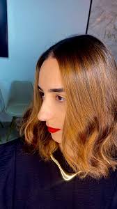 O que é Mocha Mouse? Cabelos Iluminados , É um tom rico e quente, que  mistura castanho com nuances de loiro e um toque de dourado ou cobre.,  Perfeito para quem quer um visual moderno e sofisticado., ...