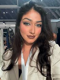 No trends have dead line.. Latina Makeup 🙈✨ #trendingreels #reels  #reelsinstagram #makeup #latinamakeup #explorepage