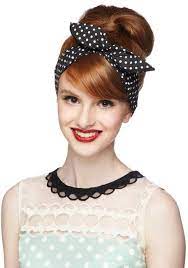 Schnelle Hochsteckfrisuren 12 Ideen Zum Selber Machen Frisurentrends Zenideen 50er Jahre Frisur Haarband Frisur Rockabilly Frisur
