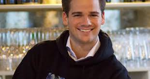 Mike (24) maakte een aparte keuze: hij werd geen advocaat, maar begon met  'Pokebowlers'