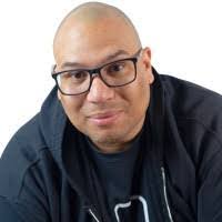 Simona Bennett's Instagram, Twitter & Facebook