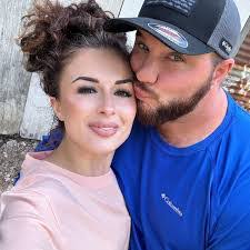 Lea Lynn's Instagram, Twitter & Facebook