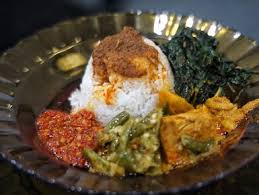 Masakan ini sangat enak dengan nasi kapau makanan khas asal kabupaten agam sumatera barat yang terkenal. Warung Nasi Padang Bu Mus Warung Nasi