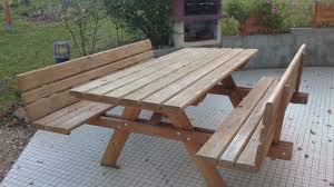 Le banc est le meuble à tout faire par excellence. Table De Jardin Bois Ronde Bancdossier