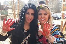 قالت الممثلة المصرية مها أحمد إنها ضعفت وخسرت وزنها بسبب مساعدة زميلها أحمد السقا الذي شجعها ونصحها أن تنحف لتتجنب سلبيات السمنة، ولتصبح أرشق. Ù…Ù‡Ø§ Ø£Ø­Ù…Ø¯ Ù†Ø­Ø³ Ø¹Ù„Ù‰ Ø£Ø²ÙˆØ§Ø¬Ù‡Ø§ ÙÙŠ Ø§Ù„Ø­Ù„Ø§Ù„