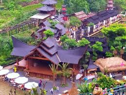 Ada pohon sakura yang cantik di musim semi, dan pohon maple yang mempesona di musim gugur. The Great Asia Afrika Lembang Tiket 6 Zona Tematik Juni 2021 Travelspromo
