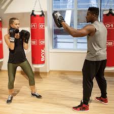 How To Throw A Boxing Punch With Perfect Form Well Good Boxing Techniques Boxing Basics Boxing Stance