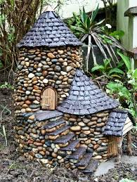 15 Idees Maisons Miniatures En Pierre Pour Decorer Le Jardin Decoration Jardin Maisons De Fees Jardin De Maison Feerique