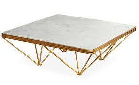 Table basse gravée en manguier massif et métal doré linium. Table Basse Carree Marbre Blanc Et Metal Dore Paola Lestendances Fr
