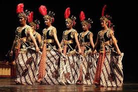 Selain itu, surat pendek juga dibacakan ketika kegiatan keagamaan seperti pengajian. 12 Tarian Tradisional Jawa Tengah Yang Sangat Populer