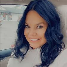 Cheri Howe's Instagram, Twitter & Facebook