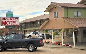 Mammoth spring is a large, first magnitude karst spring that arises in the ozark plateau within the state of arkansas. The Best Hotels In Mammoth Spring Ar For 2021 From 59 Tripadvisor