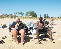 Le quartier naturiste du cap d'agde accueille des dizaines de clubs échangistes et de saunas libertins. Au Cap D Agde Les Vacances En Temps De Pandemie De Covid 19
