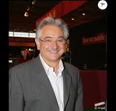 Georges descombes near his vertical press villié morgon (beaujolais) this was a crucial time of the year, georges descombes was overlooking the press of a vat load of gamay after it had been through its carbonic maceration. On A Retrouve Jean Pierre Descombes Purepeople