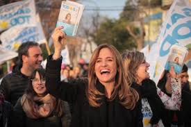 Hilagang samar) is a province in the philippines located in the eastern visayas region.its capital is catarman and is located at the northern portion of the island of samar. Victoria Tolosa Paz Cerro Su Campana En Plaza Moreno Con Fuertes Criticas A Garro Infocielo