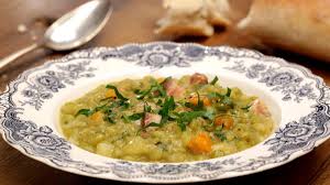 Der Rustikale Eintopf Mit Erbsen Und Speck Von Der Bundeswehr Hat Viele Liebhaber So Lasst Er Sich Zu Hause Nachkochen Erbseneintopf Rezepte Eintopf
