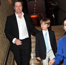 Liz hurley (55) sieht immer noch aus wie damals. Damian Hurley Einer Der Interessantesten Prominentensprosse Welt