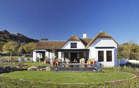 Palais, penthouse, stadtvilla, villa, apartment und privathaus. Luxusvilla Designvilla Mit Pool Und Service Mieten Bei Domizile Reisen