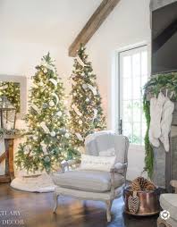 19 Festive Christmas Living Room Decor Ideas Christmas Decorations Living Room Christmas Living Rooms Decor