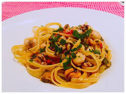 Linguines Aux Fruits De Mer Nath Chocolat Recettes De Cuisine Spaghetti Fruits De Mer Fruits De Mer